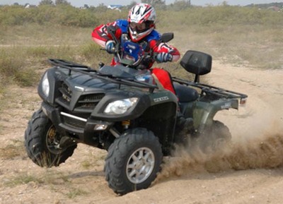 Квадроцикл Stels ATV 700GT Российского производства на скорости по бездорожью